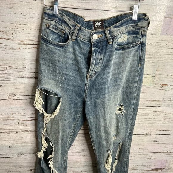 BDG Straight & Narrow High Rise Destroyed Straight Ankle Jeans Size 29 - Picture 3 of 8
